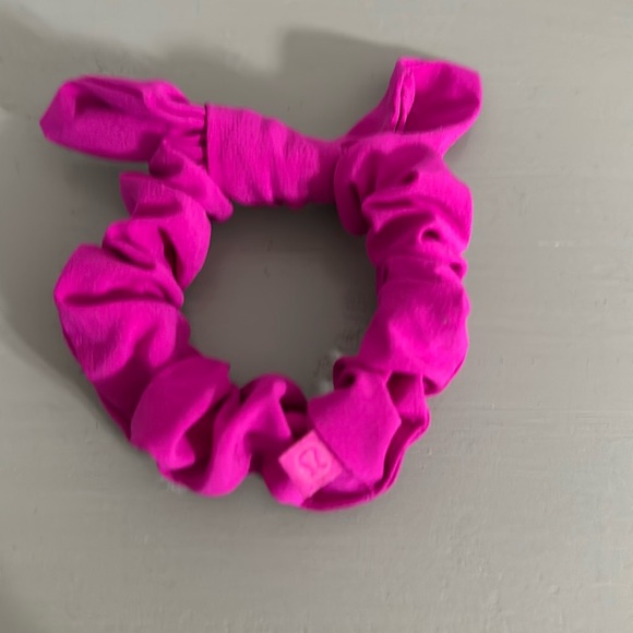 Lululemon Scrunchie + Bag! - Picture 1 of 8